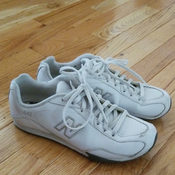 Womens New Balance - Picture 3 of 5